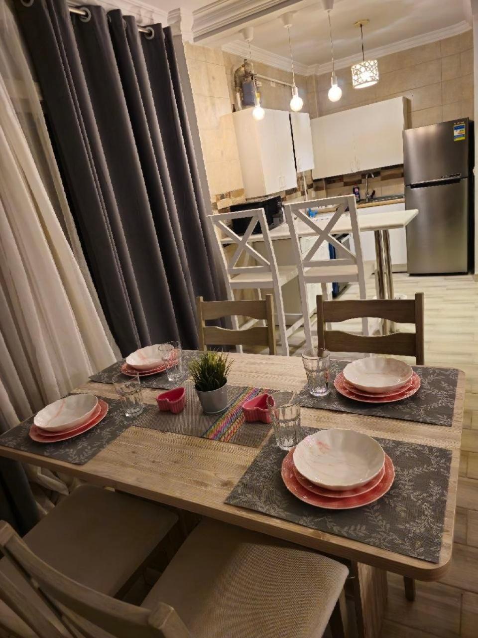 Mero & Moka's Cozy Corner Apartment