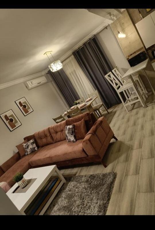 Mero & Moka's Cozy Corner * Cairo